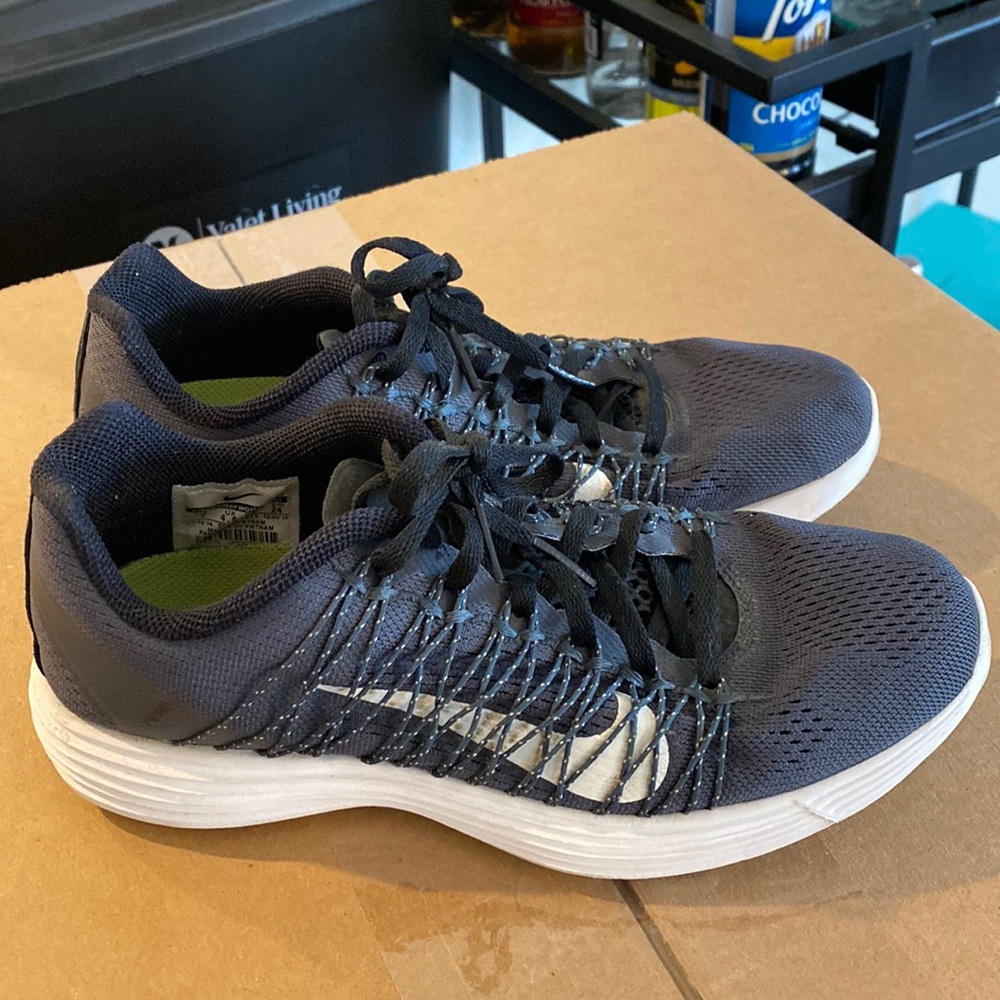 Nike sneakers dark grey